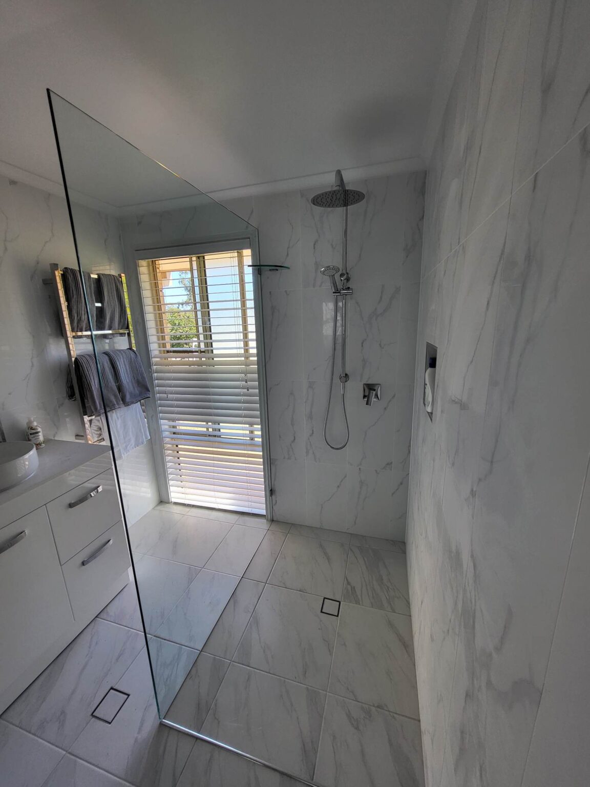 Framed & Frameless Shower Screens Brisbane Adglaze